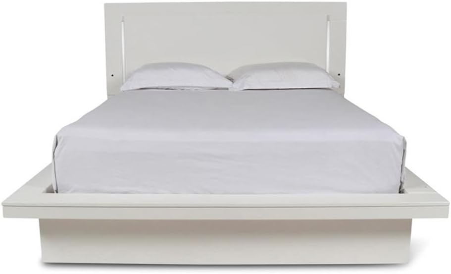 New Classic Sapphire 4-Piece Wood King Bedroom Set with Nightstand in White