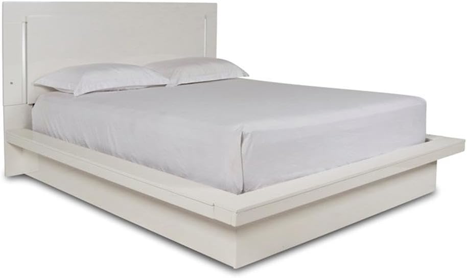 New Classic Sapphire 4-Piece Wood King Bedroom Set with Nightstand in White