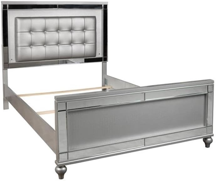 New Classic Valentine 4-Piece Wood King Bedroom Set with Nightstand in Silver