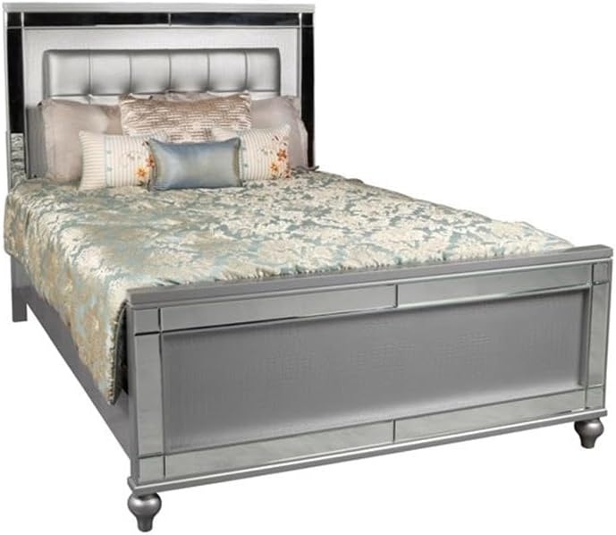 New Classic Valentine 4-Piece Wood King Bedroom Set with Nightstand in Silver