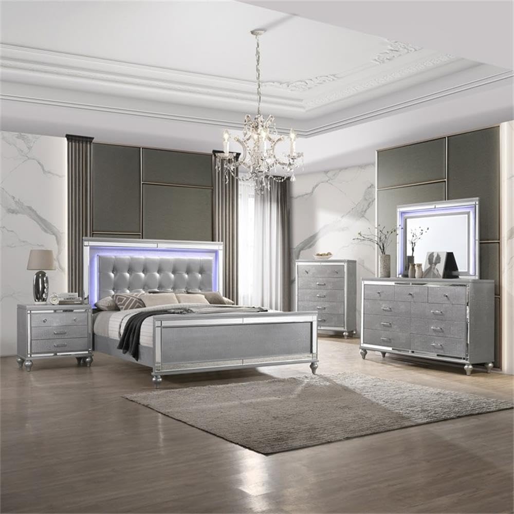 New Classic Valentine 4-Piece Wood King Bedroom Set with Nightstand in Silver