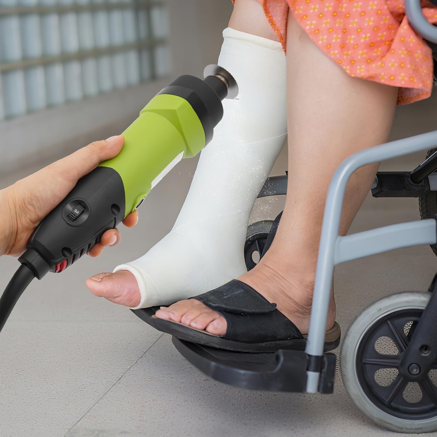 Electric Plaster Cutter with Dual Insulation, 12500 oscillations/min Cast Saw for Orthopedic Cast Removal, 6-Speed Electric Plaster Cutting Tool with 3 Blades & Storage Case, 125W