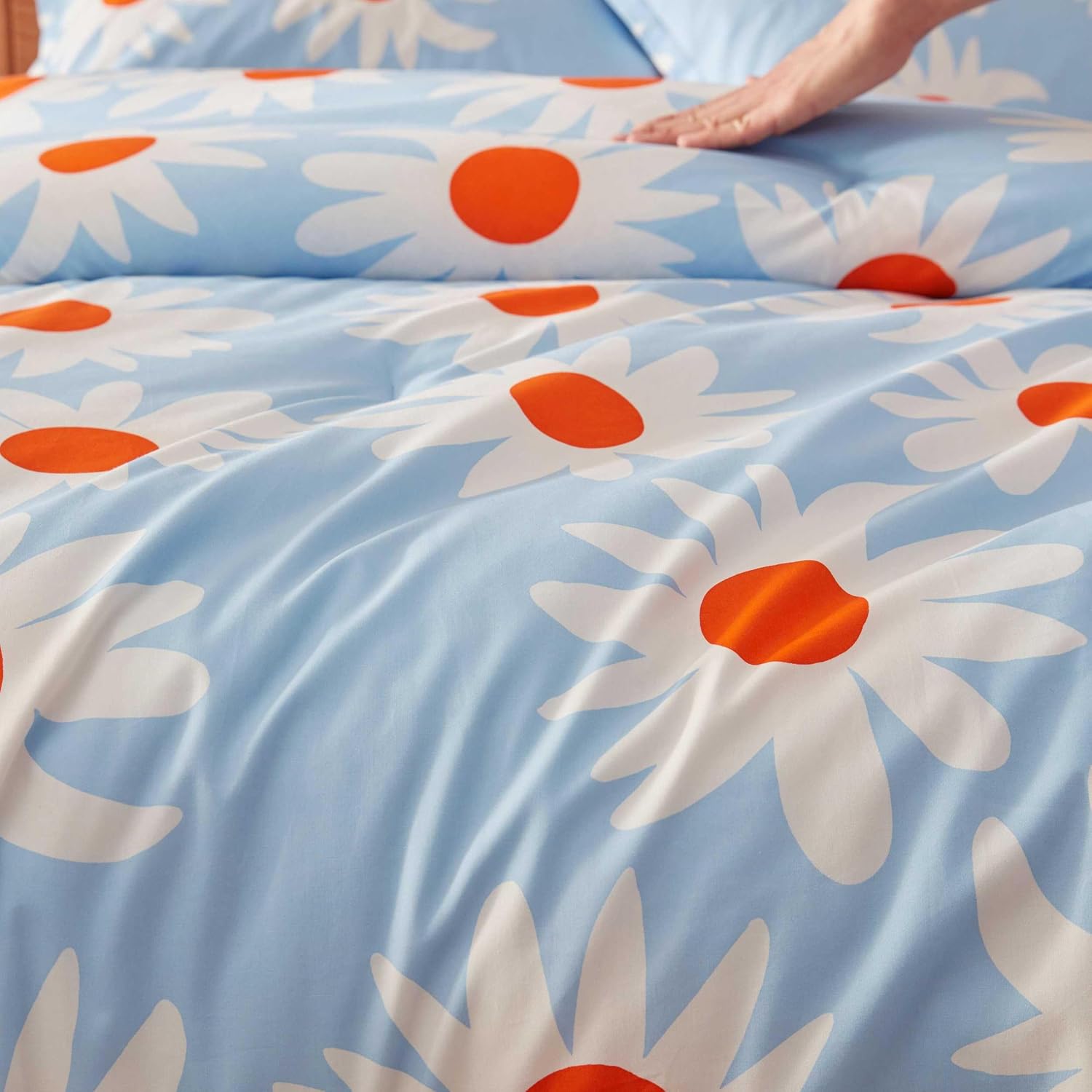 Marimekko - King Comforter Set, 100% Cotton Bedding with a Naturally Soft Feel, Lightweight for Year Round Comfort, 3 Piece Bed Set with Matching Pillowcases (Rakastaa El Rakasta Blue)