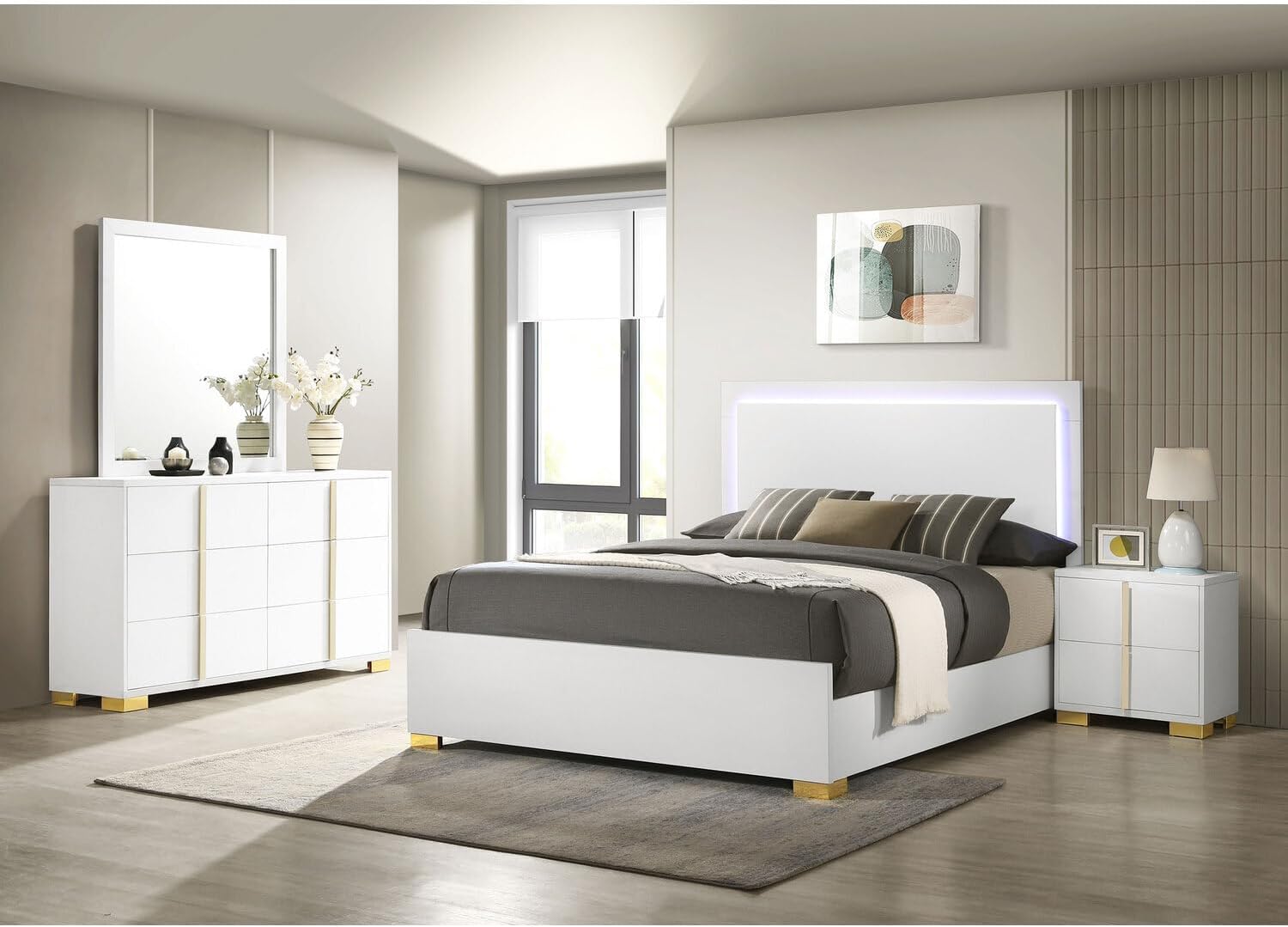 HomeStock Old World Charm 4-Piece Eastern King Bedroom Set White
