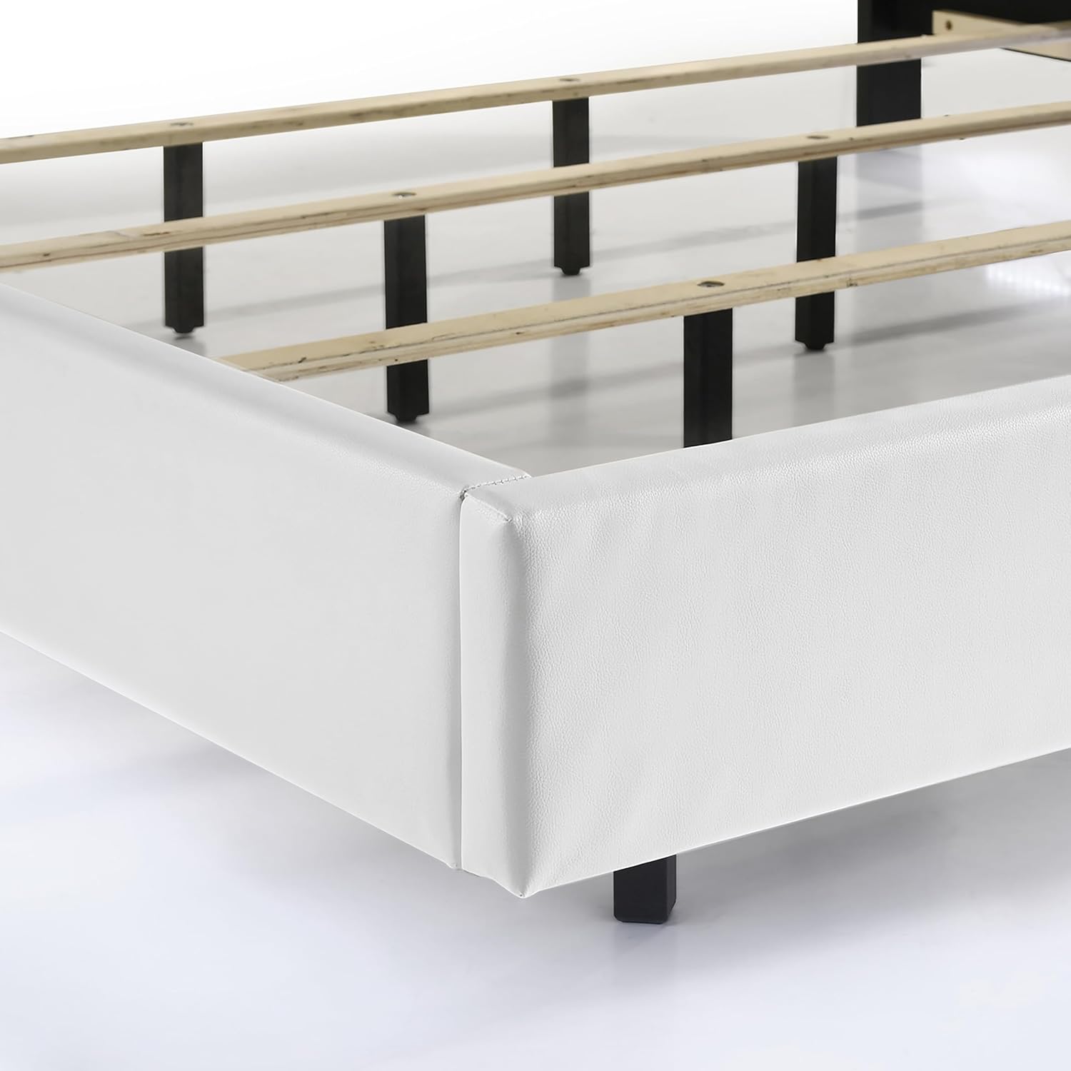 New Classic Furniture Europa Wood Queen Bed, White