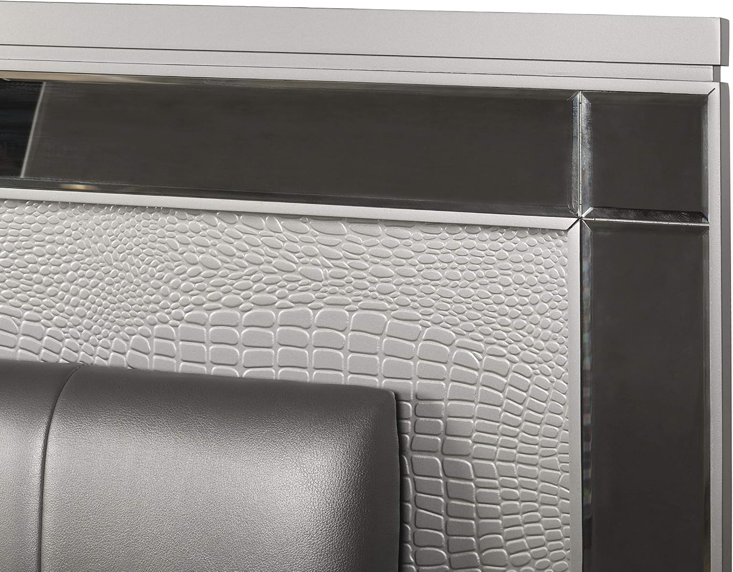 New Classic Furniture Valentino Wood Queen Bed, Silver