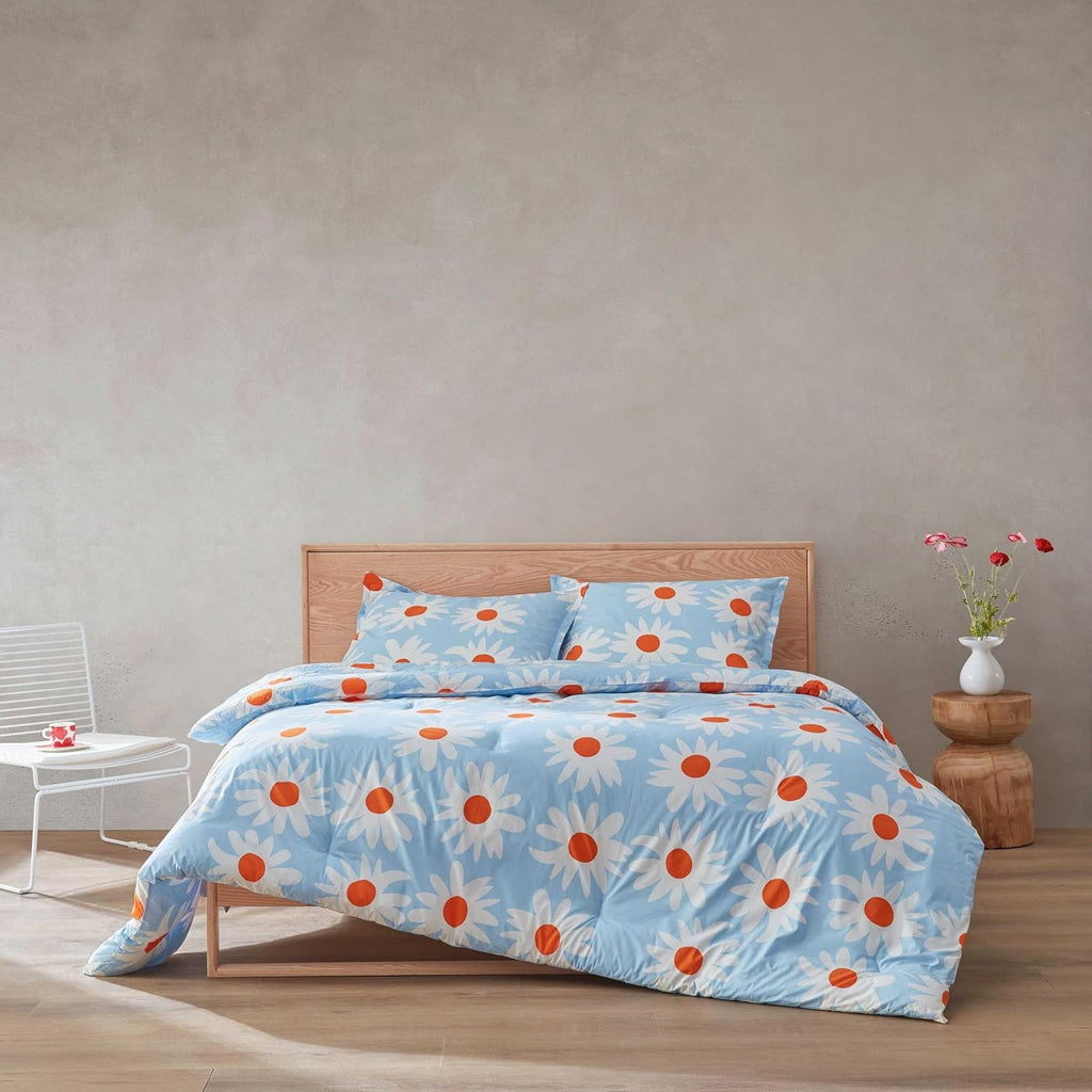 Marimekko - King Comforter Set, 100% Cotton Bedding with a Naturally Soft Feel, Lightweight for Year Round Comfort, 3 Piece Bed Set with Matching Pillowcases (Rakastaa El Rakasta Blue)