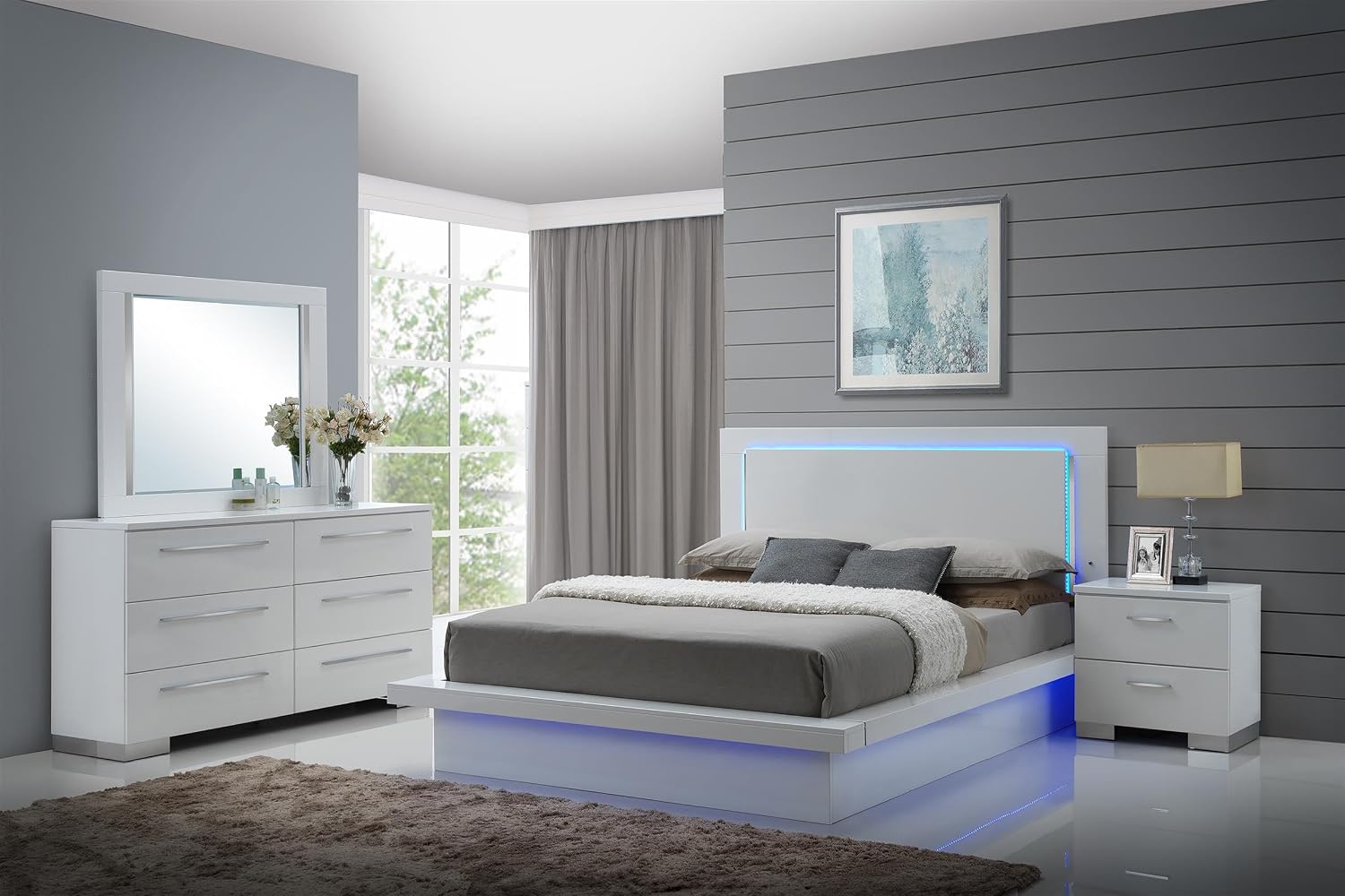 New Classic Sapphire 4-Piece Wood King Bedroom Set with Nightstand in White