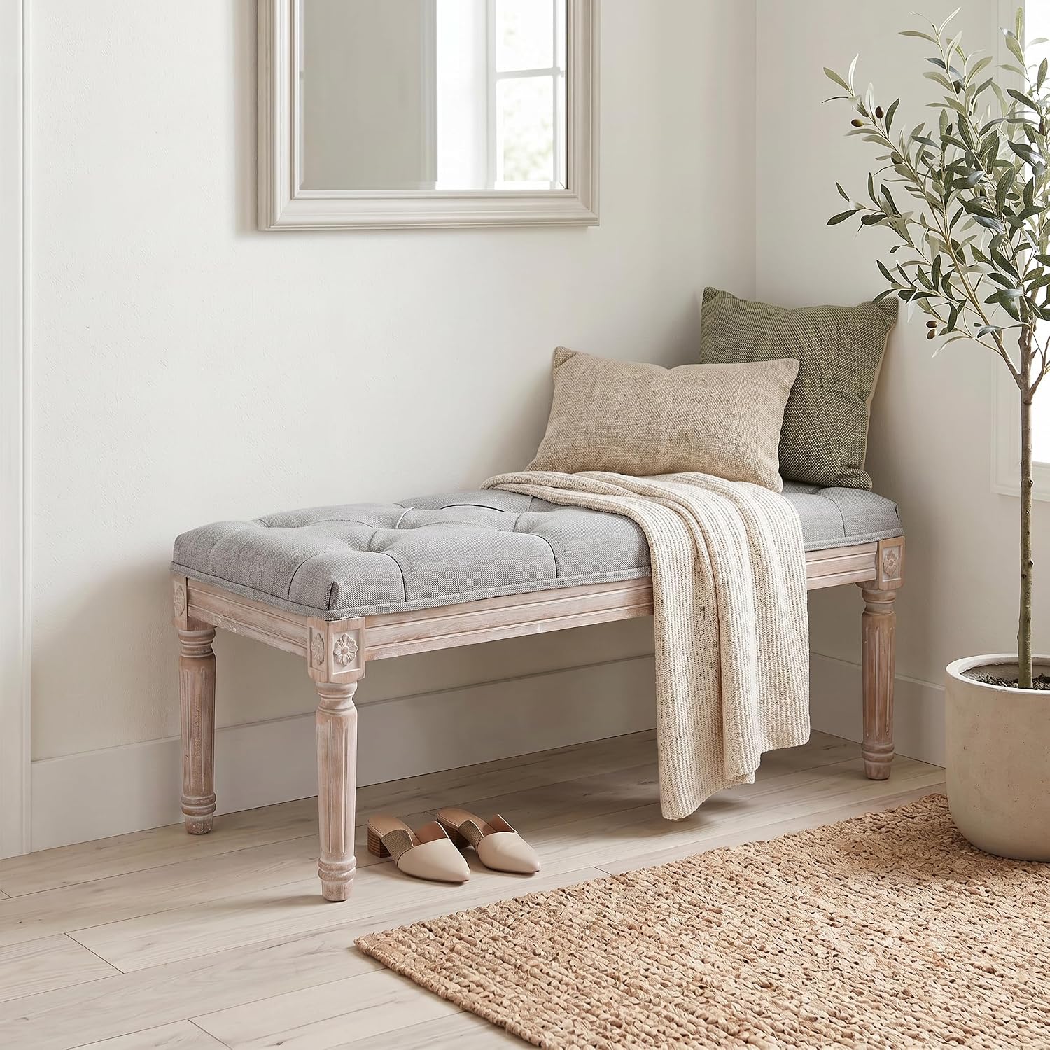 Ottoman Bench Upholstered Fabric Rectangle Entryway Bench, Tufted Piano Bench for 2 People, Rubber Wood Legs with Beautiful Carved Pattern for Bedroom/Living Room/Dining Room (Grey)