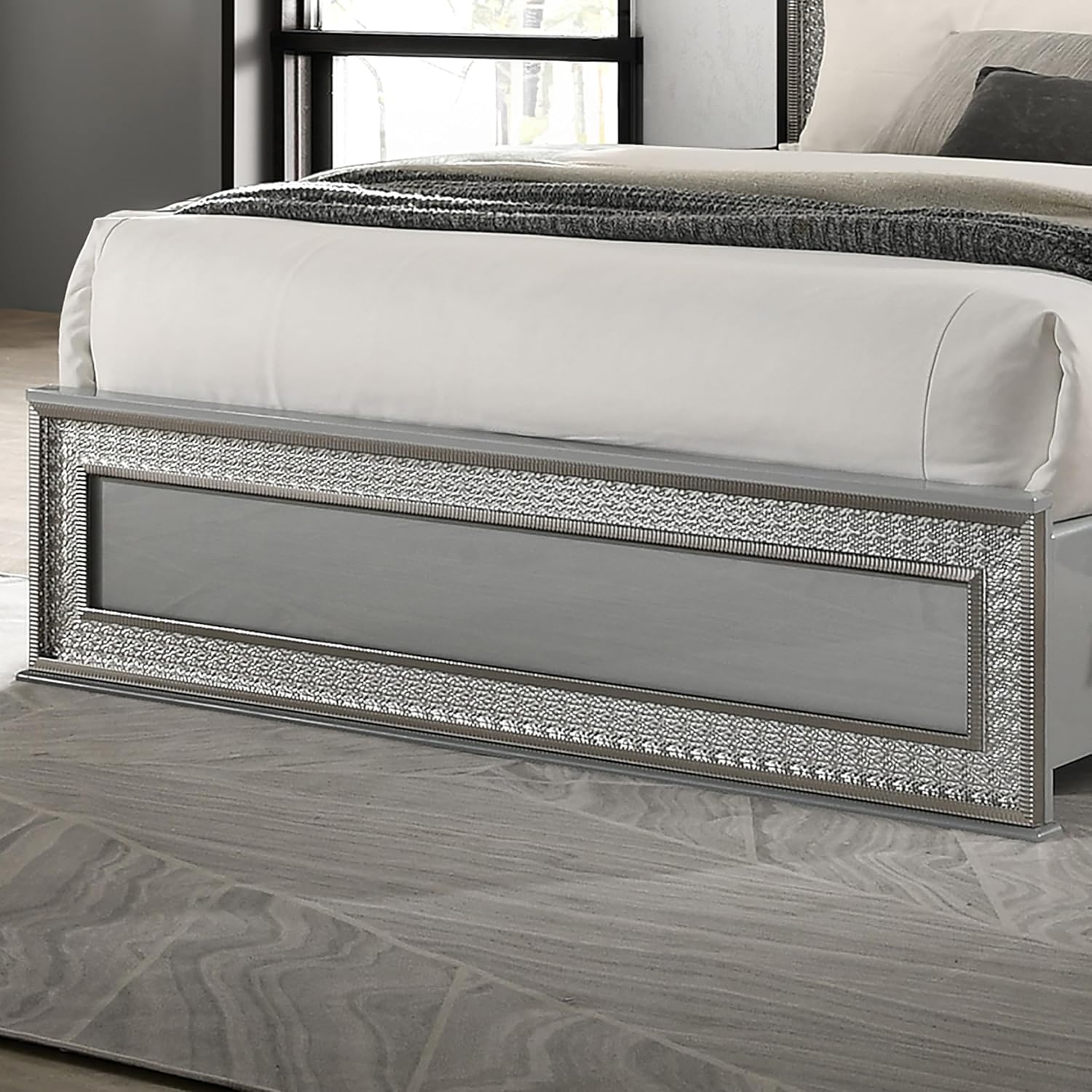 Furniture of America Kiria Glam Solid Wood 3-Piece Bedroom Set with Platform Bed, Metallic Scale Molding Trim and Felt-Lined Top Drawer on Nightstand, No Box Spring Needed, King, Metallic Gray