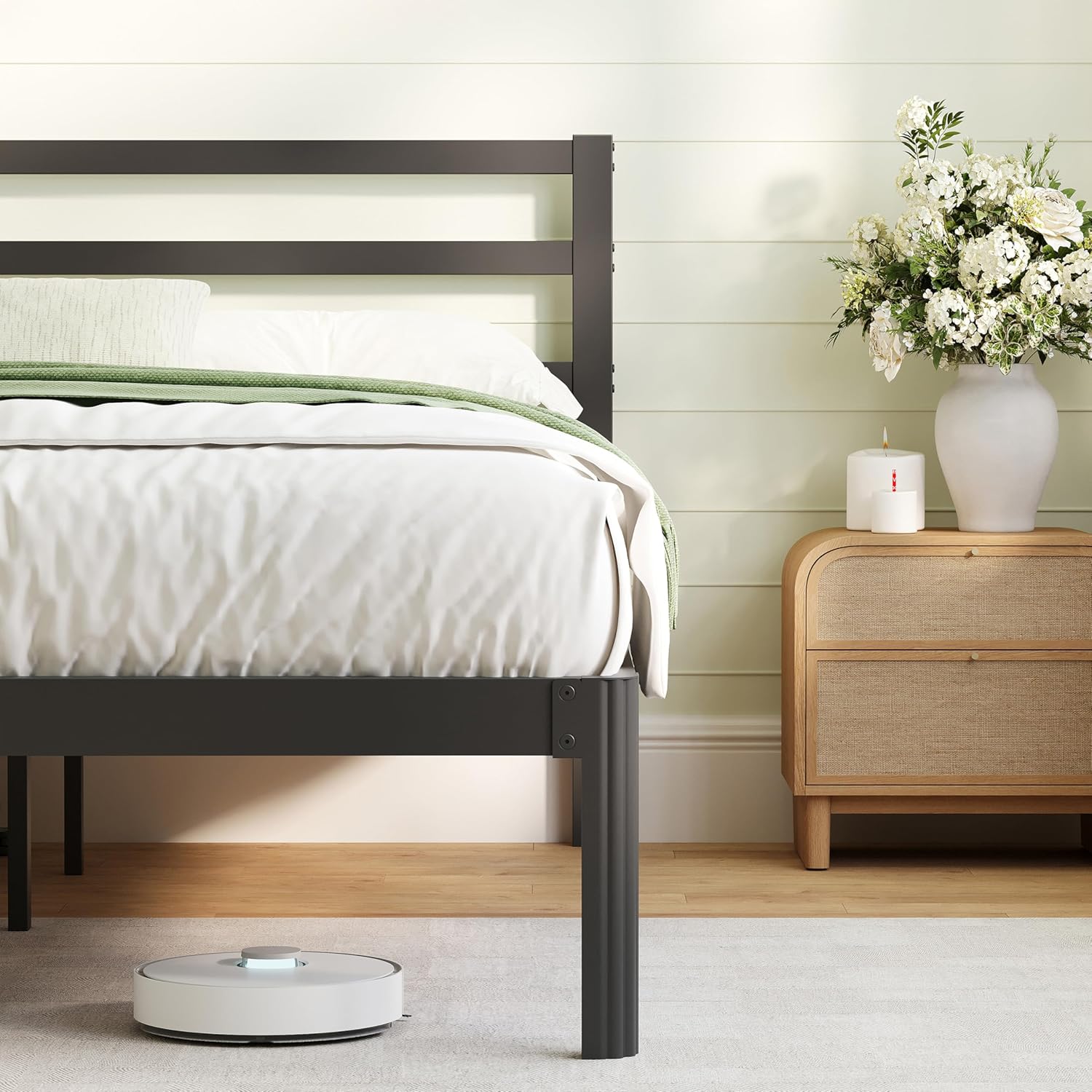 ZIYOO 18 Inch Cal-King Size Metal Platform Bed Frame with Modern Iron-Art Headboard Modern Iron Platform Bed Frame Support Up to 1500 LB No Box Spring Needed Noise-Free, Easy Assembly Black