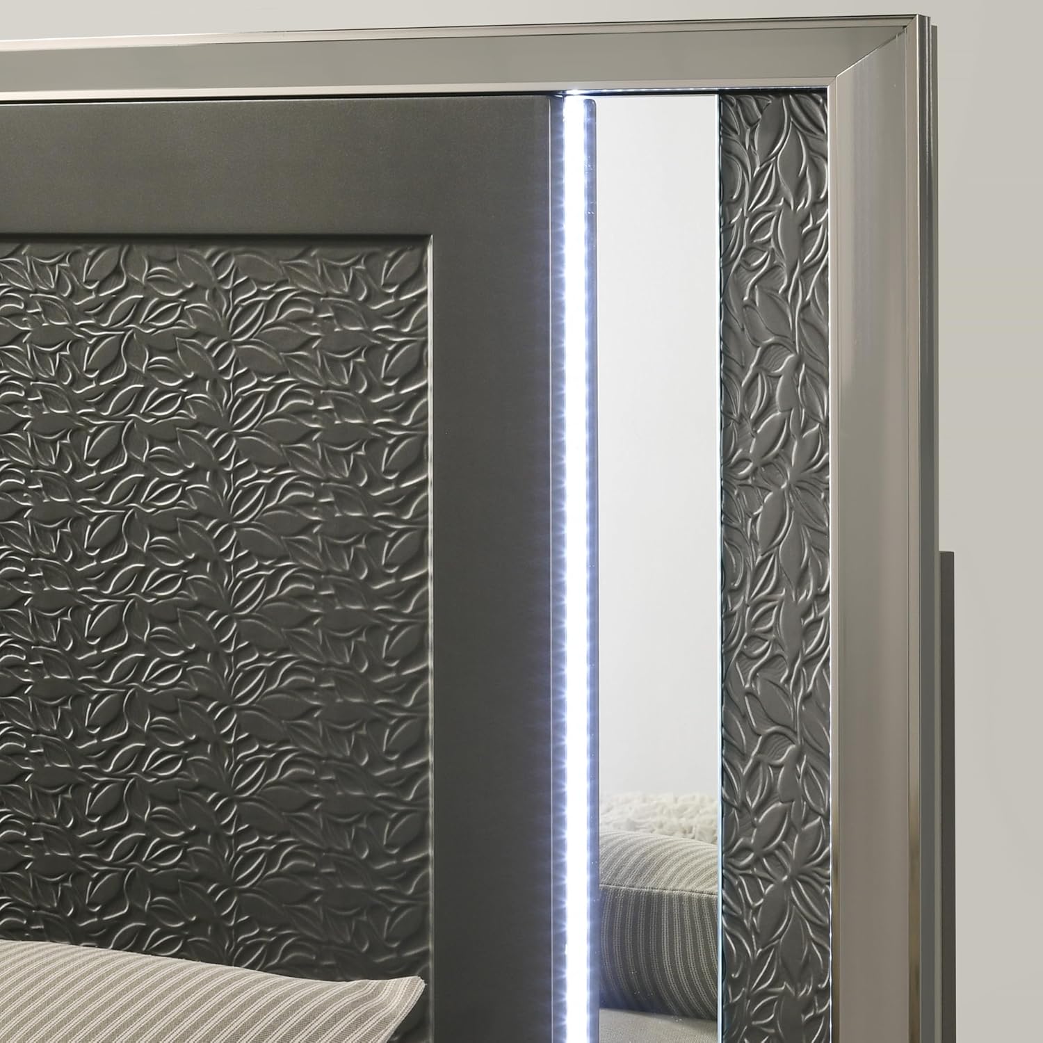 Furniture of America Uself Modern Solid Wood 6-Piece Bedroom Set with LED on Headboard and Mirror, Silver Bracketed Feet, Leaf Pattern Molding, No Box Spring Needed, King, Dark Gray