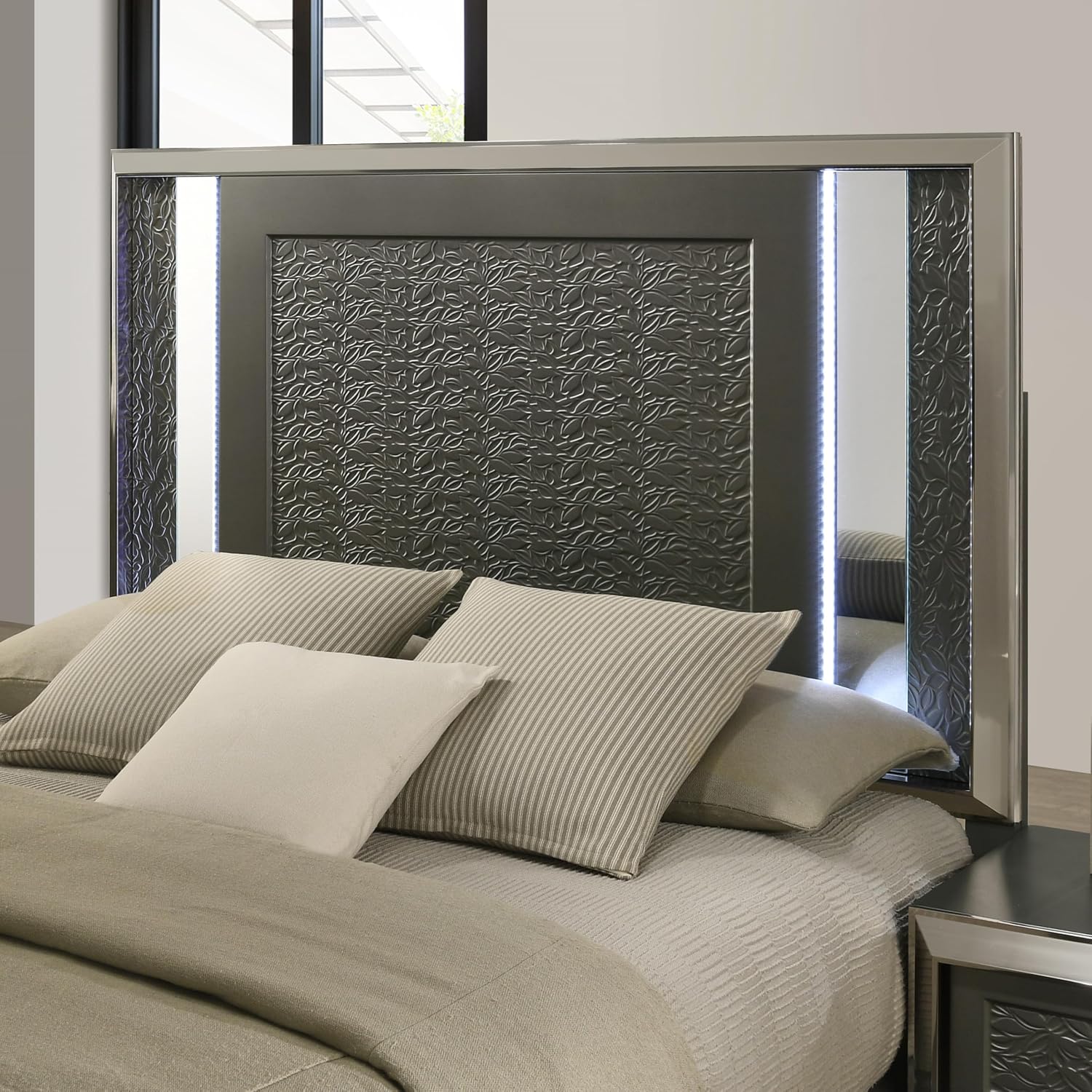 Furniture of America Uself Modern Solid Wood 6-Piece Bedroom Set with LED on Headboard and Mirror, Silver Bracketed Feet, Leaf Pattern Molding, No Box Spring Needed, King, Dark Gray